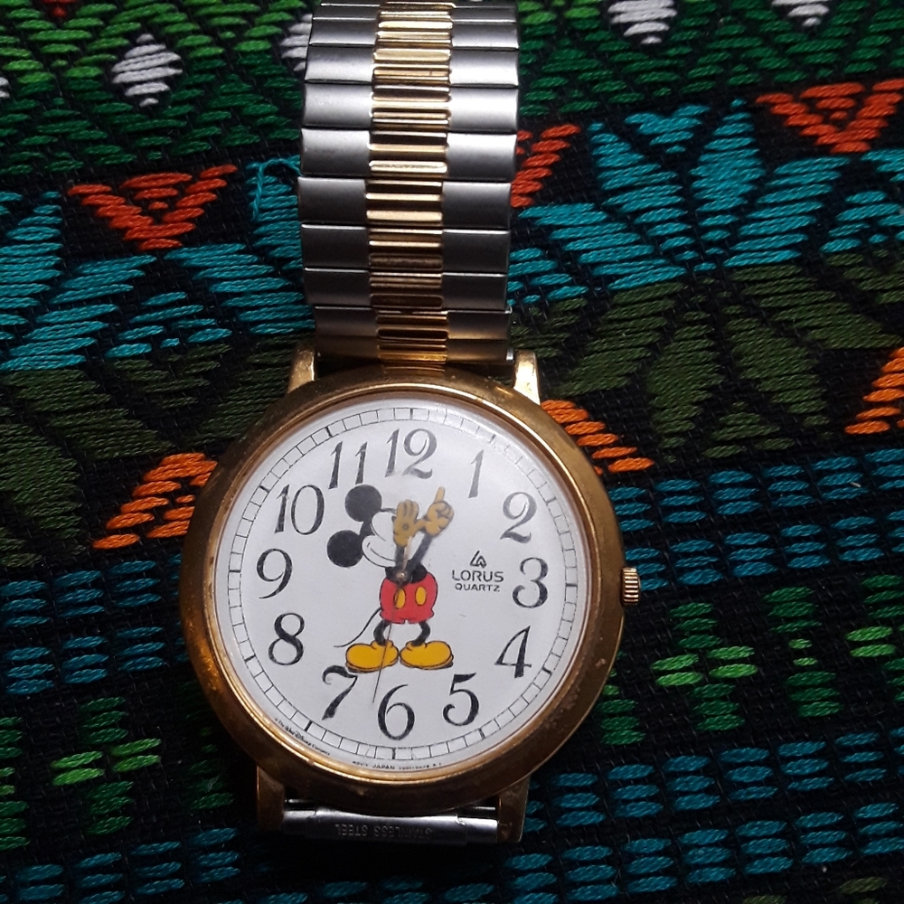 Disney Mickey Mouse Lorus Vintage Analogy Watch